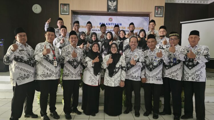 Pengurus Daerah Persatuan Guru Republik Indonesia (PGRI) Kabupaten Rembang masa bakti XXIII, Periode 2025-2030. (Foto: rembangsepekan.com)