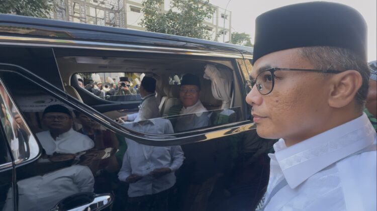 Plt Ketum PPP Mardiono dan Sekjen PPP Arwani Thomafi usai mengikuti pertemuan petinggi partai di kediaman Mbah Moen di Sarang, Rembang, Rabu (12/2/2025). (Foto: rembangsepekan.com)