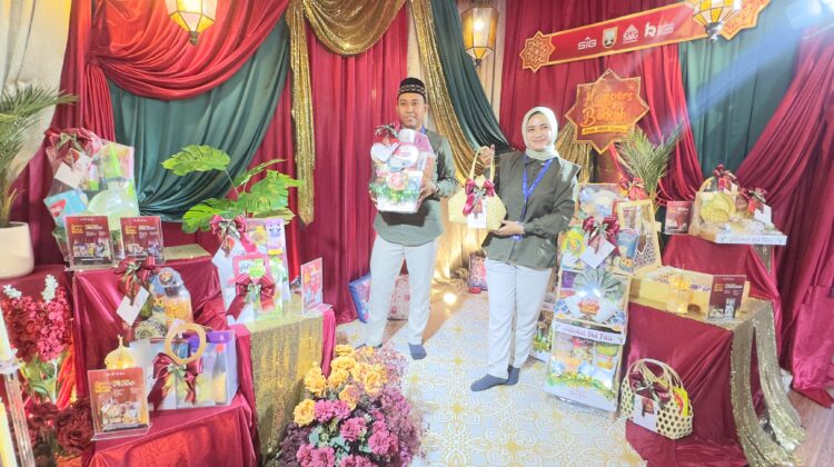 Stand Hampers Berkah UMKM di Rumah BUMN Rembang, Jumat (28/2/2025). (Foto: rembangsepekan.com)