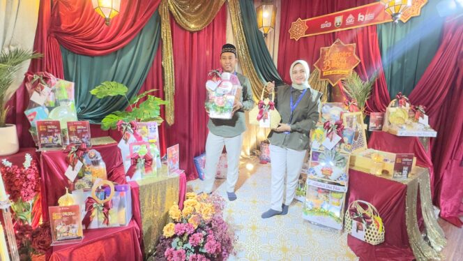 
					Stand Hampers Berkah UMKM di Rumah BUMN Rembang, Jumat (28/2/2025). (Foto: rembangsepekan.com)