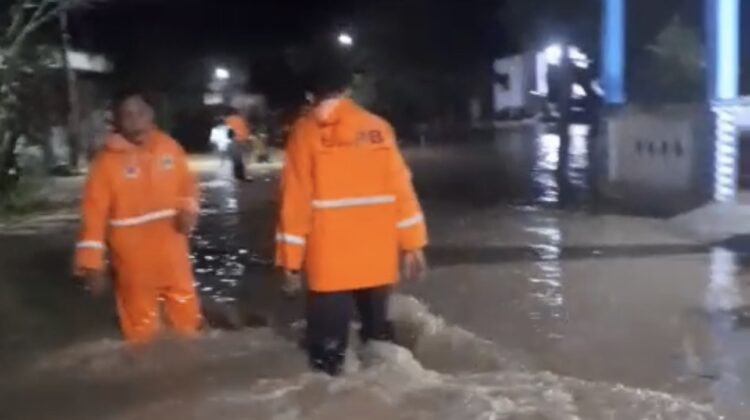 Sejumlah wilayah di Kabupaten Rembang dilanda banjir hari ini (22/3/2025). (Foto: dok BPBD Rembang)