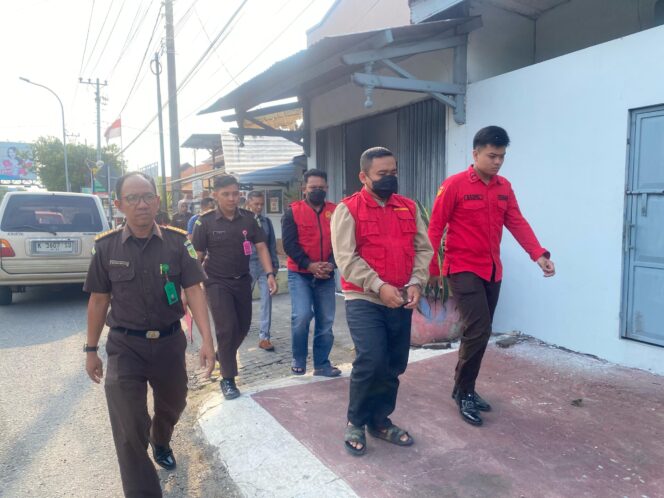 
					Kejaksaan Rembang Ungkap Skandal Besar, Dua Tersangka Korupsi Dana Hibah Kandang Ayam Ditangkap