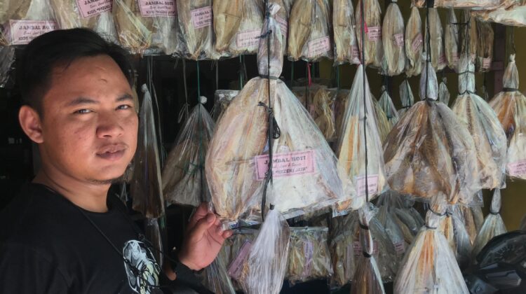 Sentra ikan asin di Desa Bonang, Lasem, Rembang. (Foto: rembangsepekan.com)