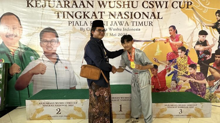 Tiko Novitryan Hidayanto atlet wushu Rembang yang berprestasi di dalam ajang CSWI Cup Tingkat Nasional di Surabaya, 23-25 Mei 2025. (Foto: Doni Setiawan/rembangsepekan.com)