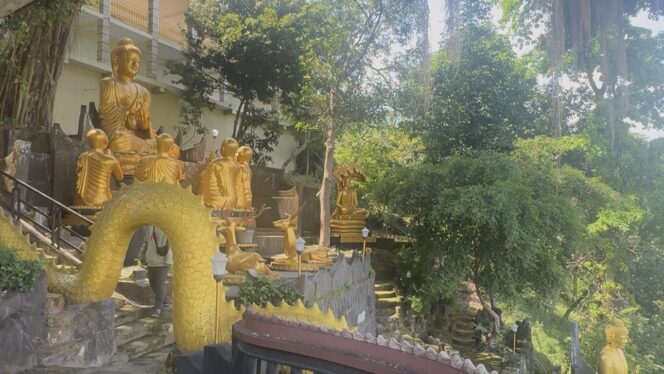
					Suasana Vihara Ratanavana Arama, Lasem, Minggu (11/5/2025). (Foto: rembangsepekan.com)