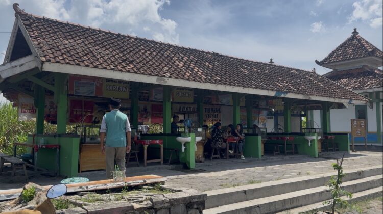Sentra Lontong Tuyuan di Desa Tuyuhan, Pancur, Rembang. (Foto: rembangsepekan.com)
