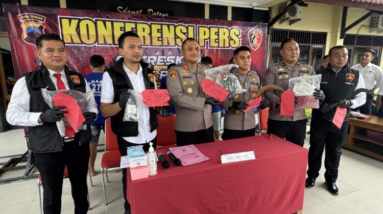 Polres Rembang melalui Satreskrim mengungkap lima kasus kriminal dalam rangkaian Operasi Aman Candi 2025. (Foto: rembangsepekan.com)