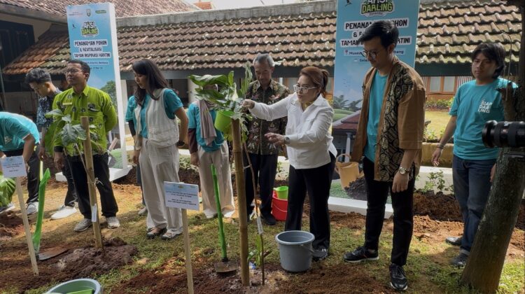 Penanaman pohon di Kompleks Museum R.A. Kartini, Rembang, Selasa (27/5/2025). (Foto: rembangsepekan.com)