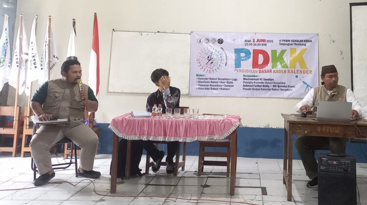 Kegiatan Pendidikan Dasar Kader Kalender (PDKK), Ahad (1/6/2025), di PKBM Sekolah Kerja Tanjungsari, Rembang. (Foto: Doni Setiawan/rembangsepekan.com)