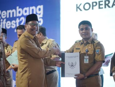 Pemkab Rembang resmi meluncurkan badan hukum Koperasi Desa/Kelurahan Merah Putih dalam acara yang digelar di Pendapa Museum RA Kartini, Senin (16/6/2025). (Foto: rembangsepekan.com)