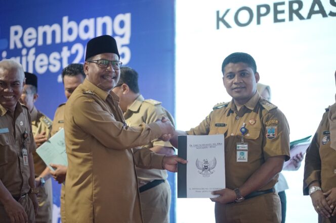 
					Pemkab Rembang resmi meluncurkan badan hukum Koperasi Desa/Kelurahan Merah Putih dalam acara yang digelar di Pendapa Museum RA Kartini, Senin (16/6/2025). (Foto: rembangsepekan.com)