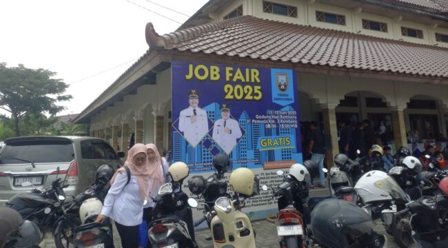 Pembukaan Job Fair Rembang 2025, di Gedung Haji, Rembang, Rabu (11/6/2025). (Foto: Doni Setiawan/rembangsepekan.com)
