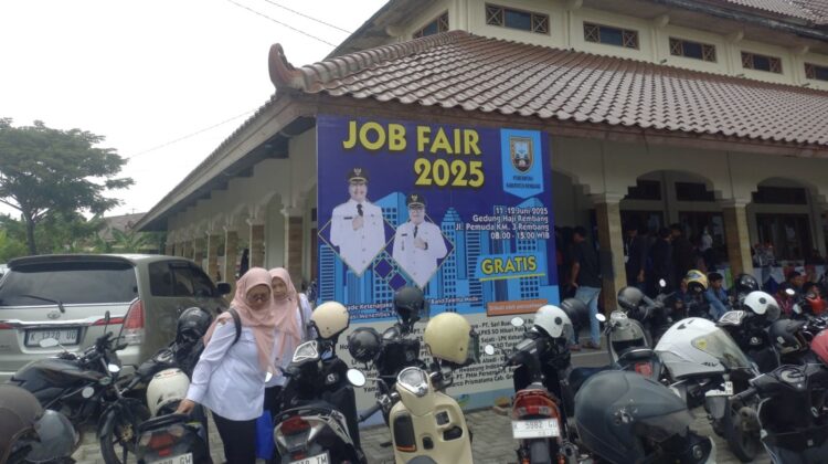 Pembukaan Job Fair Rembang 2025, di Gedung Haji, Rembang, Rabu (11/6/2025). (Foto: Doni Setiawan/rembangsepekan.com)