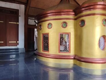 Makam Mbah Sambu di Kompleks Masjid Jami Lasem, Rembang, Selasa 10/6/2025). (Foto: rembangsepekan.com)