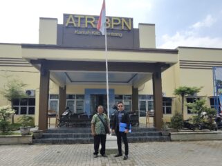 Bagas Pamenang, advokat melayangkan somasi resmi kepada Kantor Badan Pertanahan Nasional (BPN) Rembang. (Foto: rembangsepekan.com)
