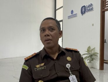 Kajari Rembang I Wayan Eka Widdyara saat diwawancarai rembangsepekan.com, Selasa (17/6/2025). (Foto: rembangsepekan.com)