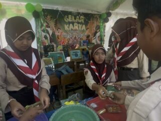 SMP Negeri 2 Lasem menggelar kegiatan Gelar Karya sebagai bagian dari implementasi P5, pada Sabtu (21/6/2025), di halaman sekolah setempat. (Foto: rembangsepekan.com)