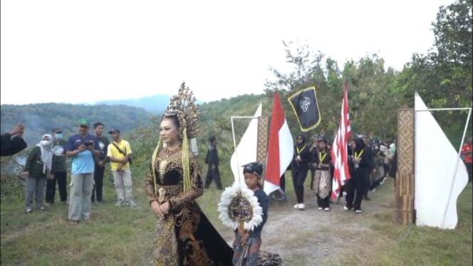 
					Gelar Budaya Santibadra di Punden Tapaan Mpu Santibadra, Desa Warugunung, Kecamatan Pancur, Kabupaten Rembang, Rabu (26/6/2025). (Foto: Doni Setiawan/rembangsepekan.com)