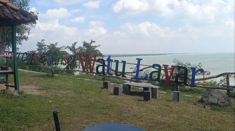 Destinasi Wisata Watu Layar di Lasem, Rembang. (Foto: Doni Setiawan/rembangsepekan.com)