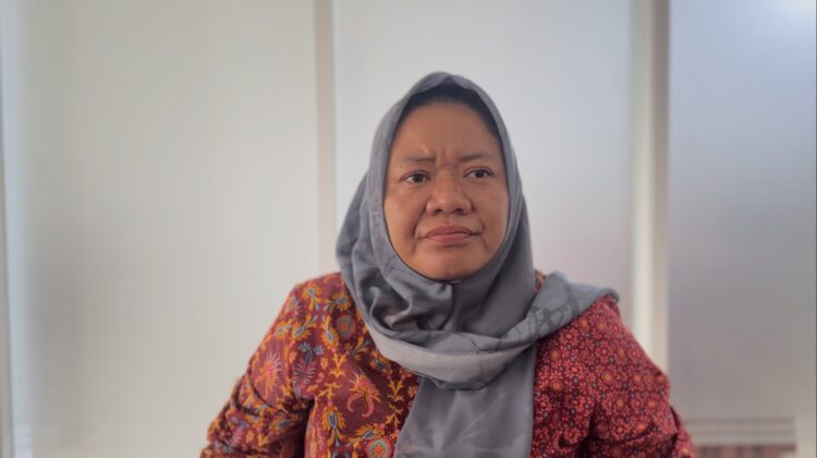 Kades Tegaldowo, Gunem, Kundari saat ditemui di kantornya, Selasa (3/6/2025). (Foto: rembangsepekan.com)