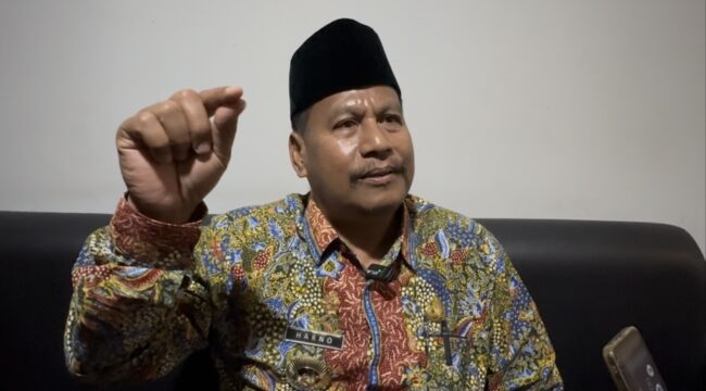 Bupati Rembang Harno, saat diwawancarai wartawan, Selasa (19/6/2025). (Foto: rembangsepekan.com)