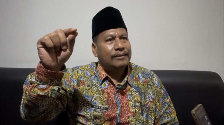 Bupati Rembang Harno, saat diwawancarai wartawan, Selasa (19/6/2025). (Foto: rembangsepekan.com)