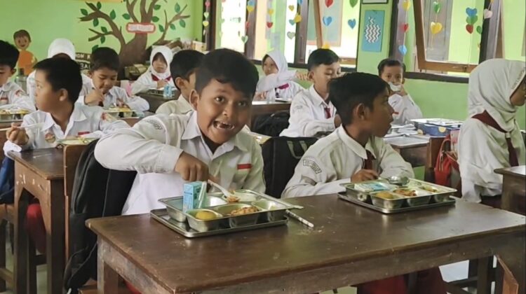 Pelaksanaan Program MBG di Kecamatan Lasem, Rembang. (Foto: rembangsepekan.com)