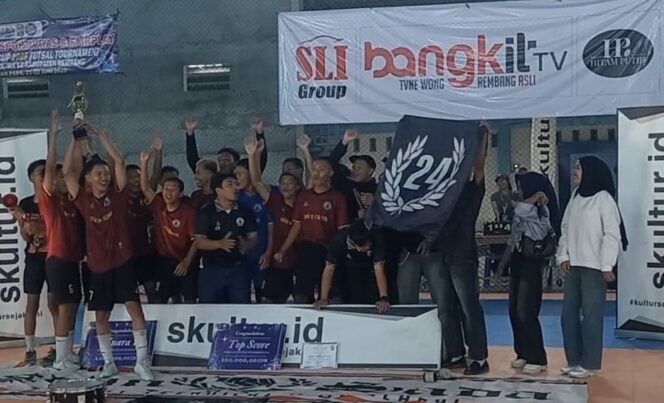 
					Tim futsal SMKN 1 Sedan menyabet juara pertama dalam turnamen futsal NEBULA CUP 2025, Minggu (22/6/2025). (Foto: Doni Setiawan/rembangsepekan.com)