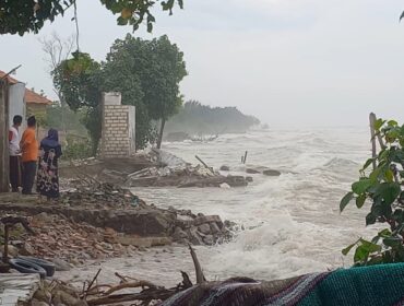 Abrasi di Desa Pandangan Kulon, Kragan, Rembang, baru-baru ini. (Foto: Doni Setiawan/rembangsepekan.com)