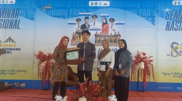 (FABs) Rembang sukses menggelar Seminar Nasional bertajuk “Nggayuh Bebrayan Tradisi, Nyawang Lurunging Mangsa” di Gedung Pendopo Museum Kartini, Rembang, Selasa (15/7/2025). (Foto: Doni Setiawan/rembangsepekan.com)