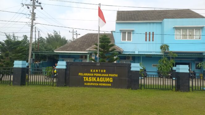 
					Kantor Pelabuhan Perikanan Pantai (PPP) Tasikagung, Rembang. (Foto: Doni Setiawan/rembangsepekan.com)