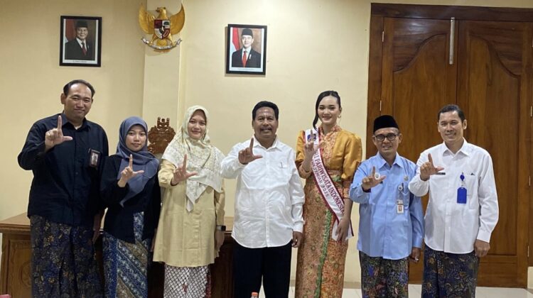 Mardila Budi Liadaniastuti saat menghadap Bupati Rembang Harno, baru-baru ini. (Foto: rembangsepekan.com)