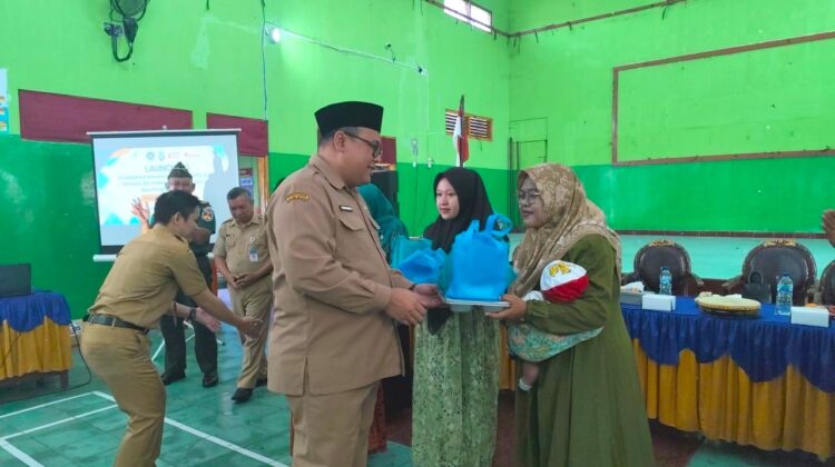 Peluncuran MBG untuk ibu hamil, ibu menyusui, dan balita oleh Wakil Bupati Rembang, Hanies Cholil Barro’ alias Gus Hanies, Senin (14/7/2025). (Foto: rembangsepekan.com)