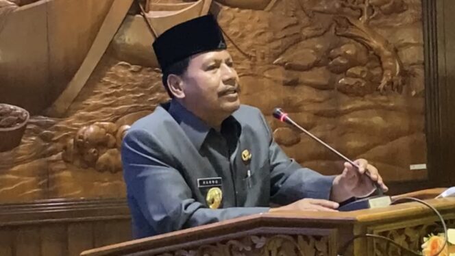 
					Bupati Rembang Harno saat menyampaikan nota keuangan pada Rapat Paripurna DPRD Rembang, Rabu (2/6/2025). (Foto: rembangsepekan.com)