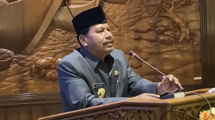Bupati Rembang Harno saat menyampaikan nota keuangan pada Rapat Paripurna DPRD Rembang, Rabu (2/6/2025). (Foto: rembangsepekan.com)