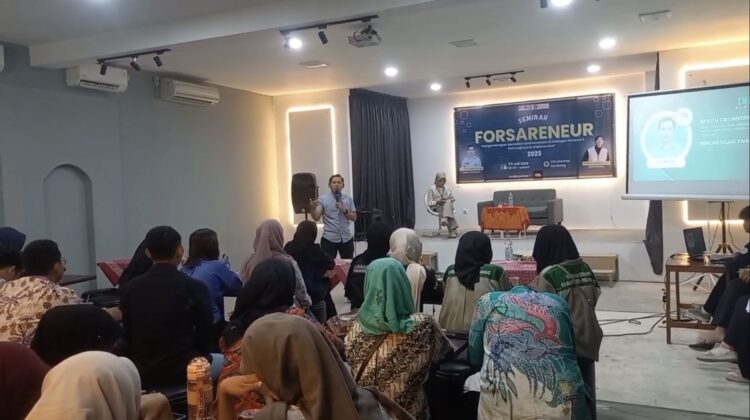 FORSA menggelar seminar kewirausahaan di CM Universe Rembang, hari ini (5/7/2025). (Foto: Doni Setiawan/rembangsepekan.com)