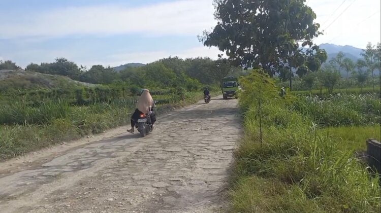 Kondisi terkini Jalan Terjan-Sudan Kragan, Rabu (9/7/2035). (Foto: Doni Setiawan/rembangsepekan.com)