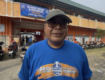 Wakil Bupati Rembang M Hanies Cholil Barro’ usai membuka Bupati Cup Rembang 2025 di Stadion Krida, hari ini (16/7/2025). (Foto: rembangsepekan.com)