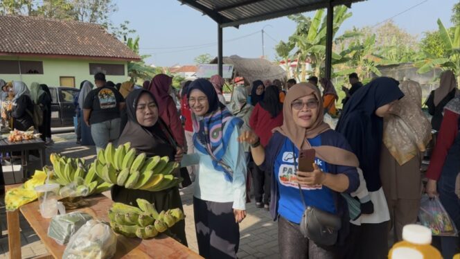
					Pasar Tani bertajuk ‘Pasti Marem’ (Pasar Tani Masyarakat Rembang)  Jumat (25/7/2025), di halaman Kantor Dintanpan. (Foto: rembangsepekan.com)
