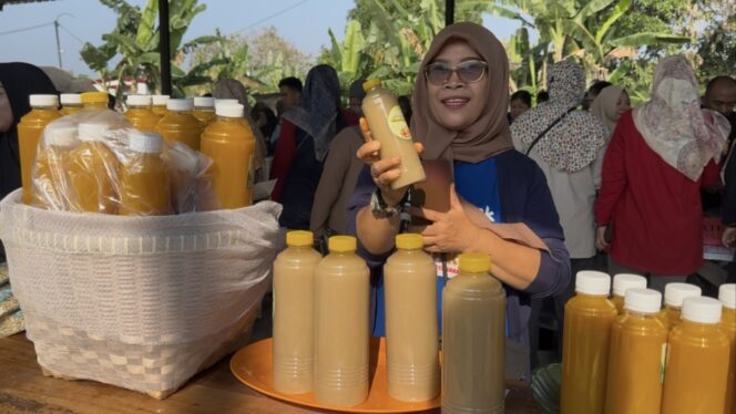 
					Pasar Tani bertajuk ‘Pasti Marem’ (Pasar Tani Masyarakat Rembang)  Jumat (25/7/2025), di halaman Kantor Dintanpan. (Foto: rembangsepekan.com)