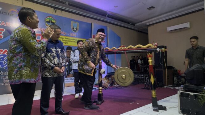 
					Wakil Bupati Rembang Mochamad Hanies Cholil Barro’ meresmikan pembukaan Rembang Expo 2025 di Gedung Balai Kartini, Jumat malam (25/7/2025). (Foto: rembangsepekan.com)