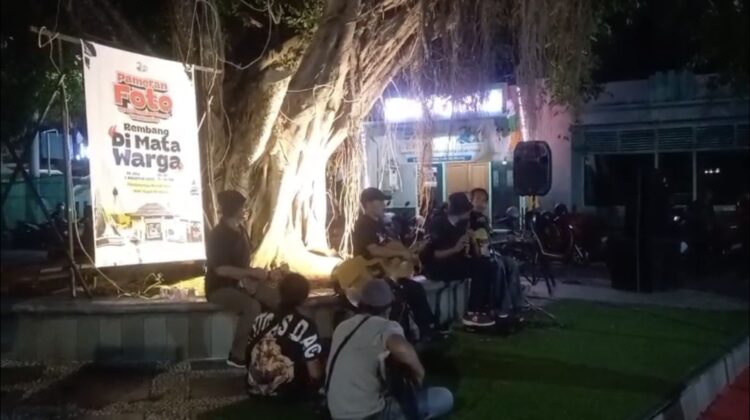 Pameran foto bertajuk ‘Rembabg di Mata Warga’ di Kompleks Rumah Dinas Wakil Bupati Rembang, Sabtu (26/7/2025). (Foto: Doni Setiawan/rembangsepekan.com)