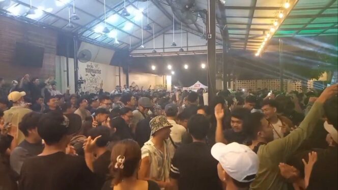 
					Om. Lorenza manggung di Rembang, Kamis (10/7/2025). (Foto: Doni Setiawan/rembangsepekan.com) 