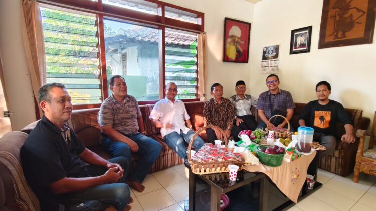 Para Pengurus HKTI Rembang melakukan pertemuan, baru-baru ini. (Foto: rembangsepekan.com)