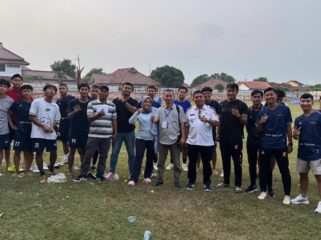 PS Rembang 1 saat laga perdana Bupati Cup Rembang 2025. (Foto: rembangsepekan.com)
