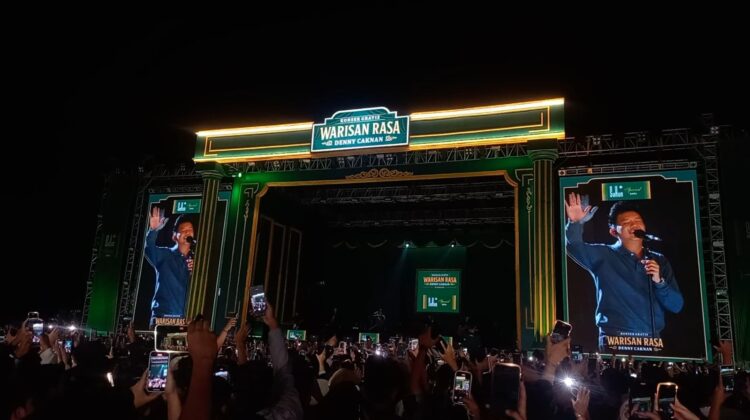 Konser Denny Caknan “Warisan Rasa” di Rembang Pecah, Ribuan Penonton Bertahan Meski Sempat Gelap