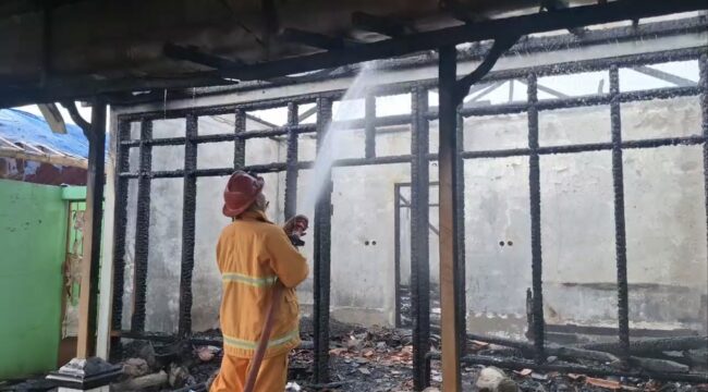 Kebakaran di Desa Pomahan, Sulang, Selasa (5/8/2025). (Foto: dok BPBD Rembang/rembangsepekan.com)