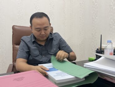 Kasi Inteligen Kejari Rembang, Yusni Febriansyah saat ditemui di kantornya, Senin (25/8/2025). (Foto: rembangsepekan.com)