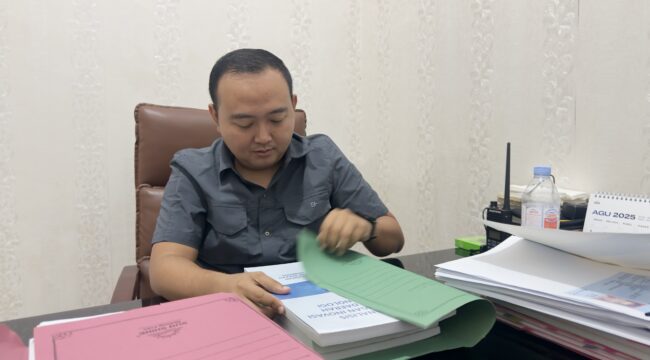Kasi Inteligen Kejari Rembang, Yusni Febriansyah saat ditemui di kantornya, Senin (25/8/2025). (Foto: rembangsepekan.com)
