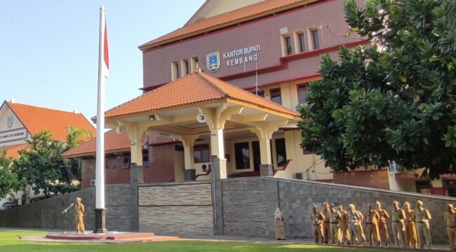 Gedung Sekretariat Daerah Kabupaten Rembang. (Foto: rembangsepekan.com)